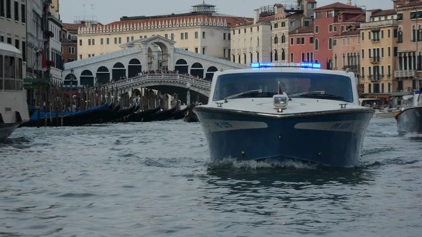 La polizia ha arrestato l'uomo