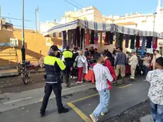 La polizia locale al mercato di Mestre