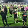 Mister Stroppa e i giocatori sotto la curva al Penzo dopo il ko con la Fiorentina