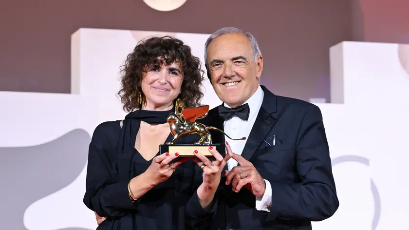 May el-Toukhy e Alberto Barbera con il Leone D’Oro