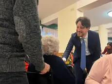 Il presidente Stefani durante una visita in una casa di riposo