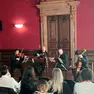 L'Ensamble dell'Arcimboldo durante un concerto in villa