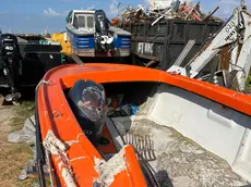 L’imbarcazione di Sean e Gabriella travolta da un taxi nel canale di Tessera