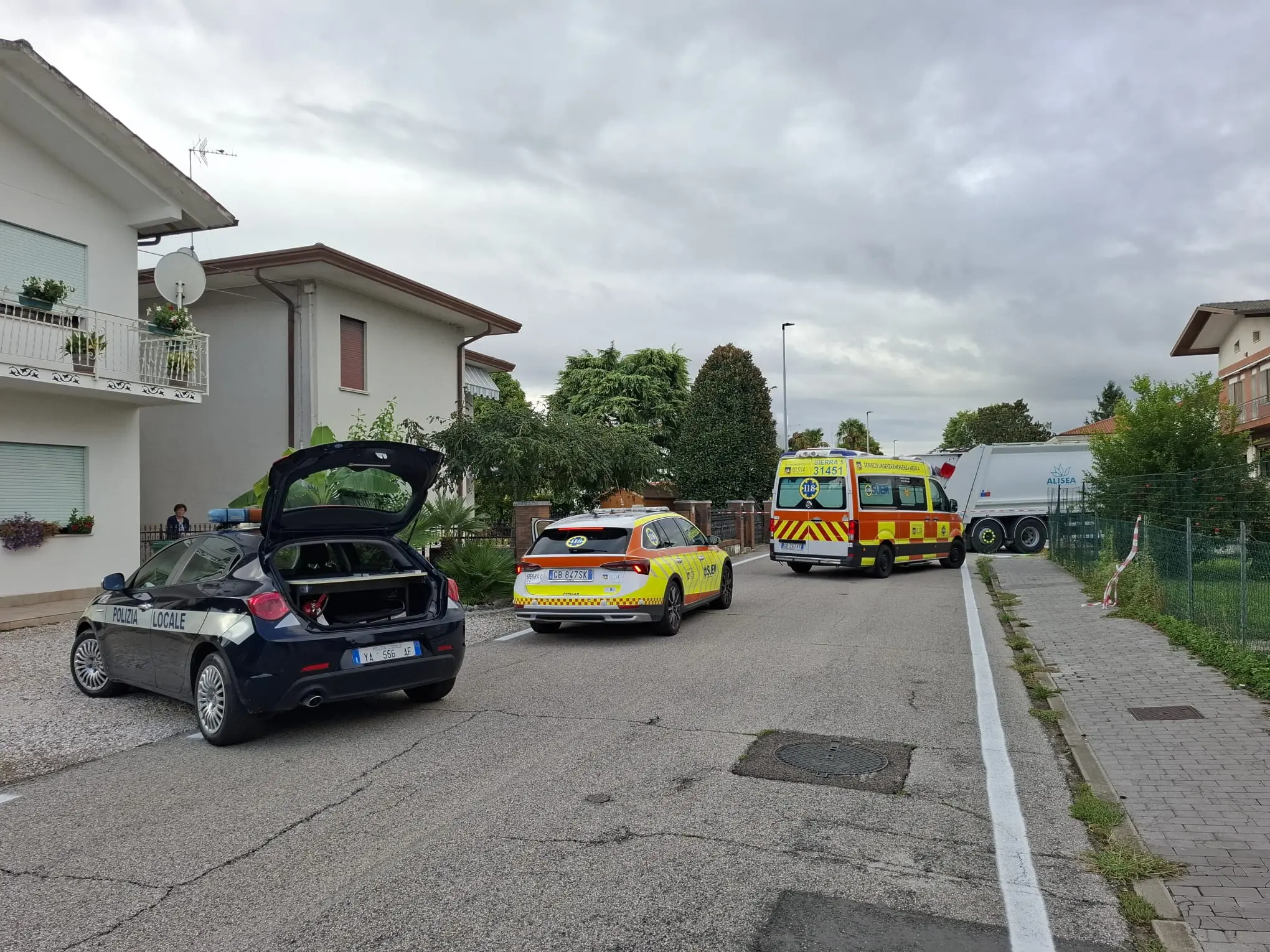 I mezzi di soccorso sul luogo della tragedia