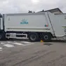 Il camion che ha investito la donna: stava accompagnando la figlia più piccola a scuola