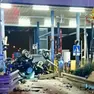 L'auto ha colpito il guardrail