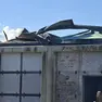 Uno dei tetti di tombe di famiglia devastato dai ladri
