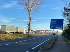 Schianto tra auto e moto sulla Triestina