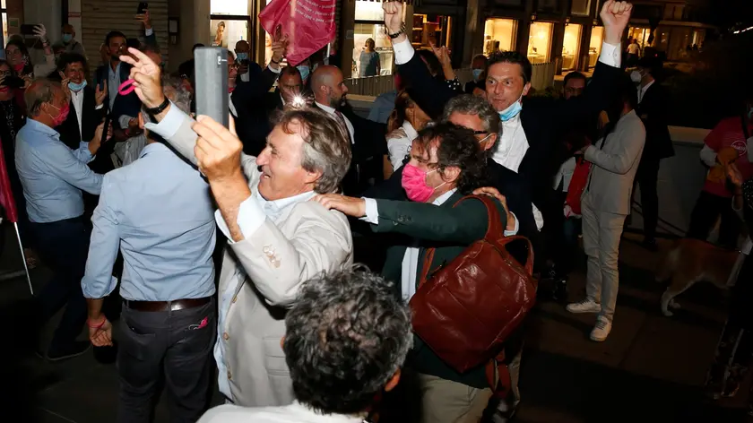 L'ex sindaco Luigi Brugnaro e la festa per le elezioni vinte nel 2020