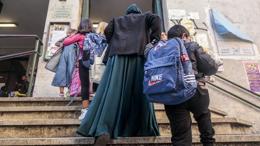 Alunni all'ingresso a scuola