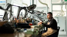 La produzione di occhiali nell'impianto Theliòs di Longarone