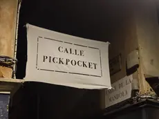 Venezia, scambiata per una borseggiatrice e picchiata: «Pickpocket»