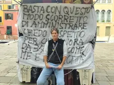 Ugo Cemolin incatenato
