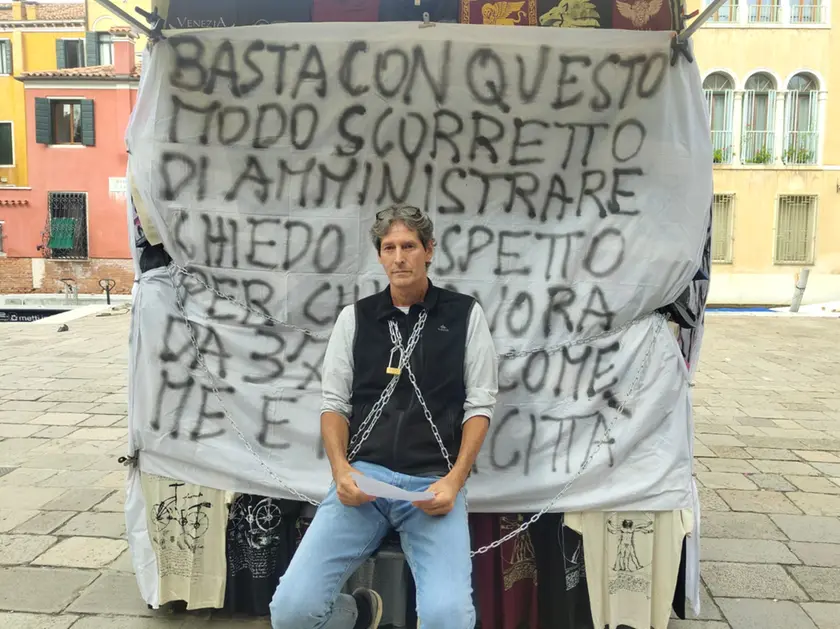 Ugo Cemolin incatenato