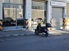 L’esterno dell’officina (foto Andrea Lasorte)