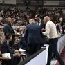 Un momento dello scontro verbale fra Spahija e Brugnaro. In mezzo, il presidente Casarin
