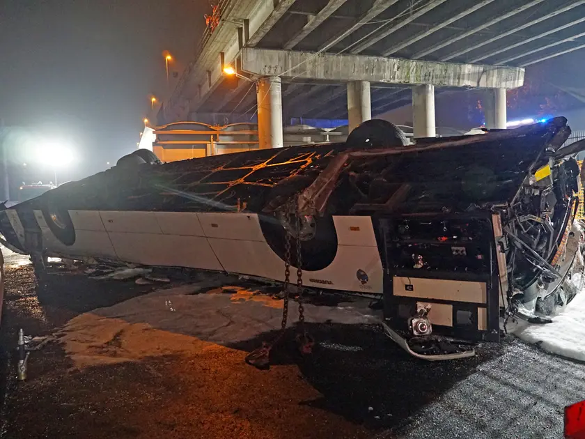 L'autobus precipitato