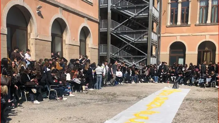 Una manifestazione degli studenti al liceo Benedetti Tommaseo di Venezia
