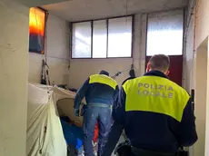 Agenti della Polizia locale impegnati in un controllo