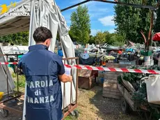 Un intervento della Finanza su una discarica abusiva
