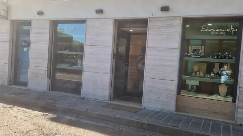 La gioielleria Simionato ha riaperto dopo la spaccata