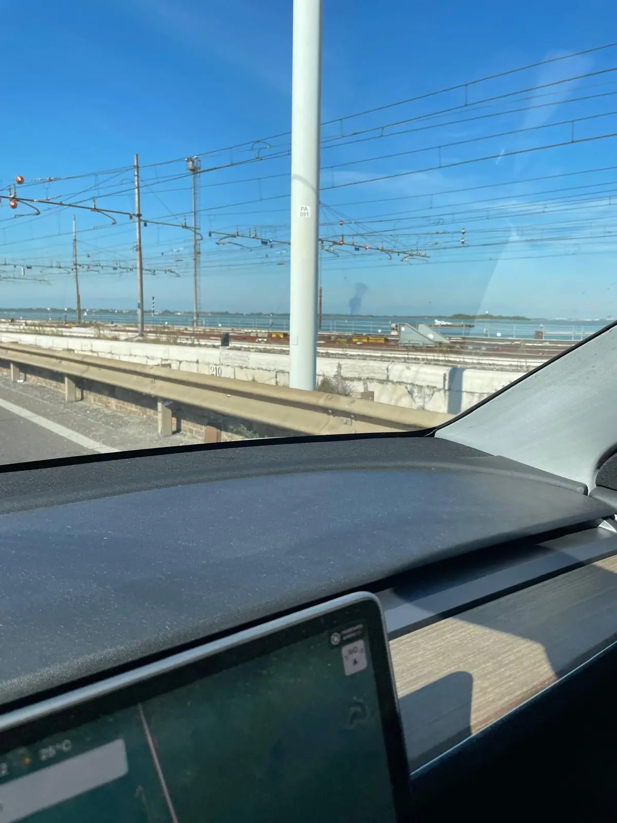 L'incendio visto dal ponte della Libertà