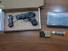 La pistola 7,65 con la matricola abrasa sequestrata