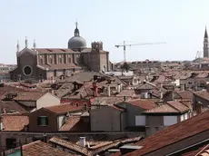 I tetti di Venezia con la basilica dei santi Giovanni e Paolo