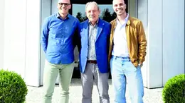 L'imprenditore Mauro Budai, al centro, con i figli Nicola e Marco