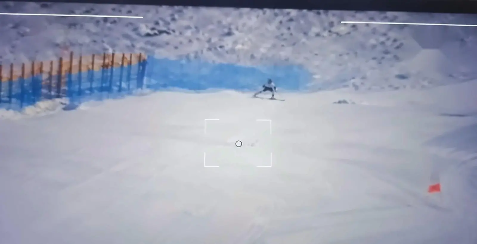 L’istante dell’incidente sulle piste di La Parva in Cile in un fotogramma