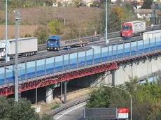 A bordo trovati anche una mazza da baseball e alcuni “pizzini”