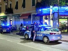 Controlli di polizia e carabinieri lungo via Piave a Mestre