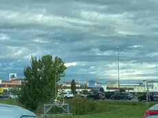 In coda per i maxi saldi dell'outlet di Noventa di Piave