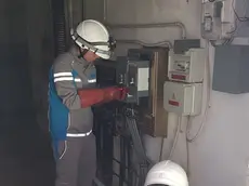 Un intervento di un tecnico di Enel