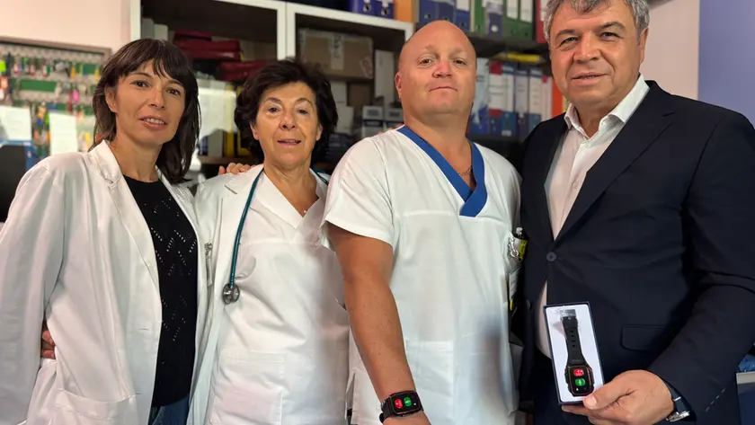La consegna dei bracciali anti aggressione al personale sanitario dell'Usl 3