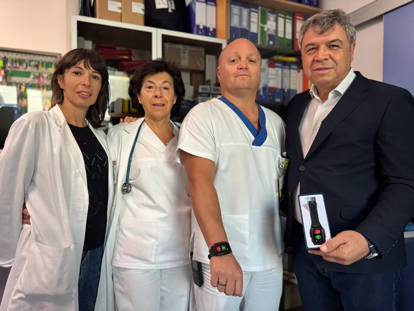 La consegna dei bracciali anti aggressione al personale sanitario dell'Usl 3