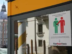 Il cartello anti borseggiatori per i turisti