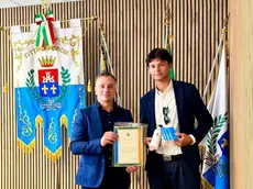 Il primo cittadino Marco Sartini celebra il coraggio e la dedizione del giovane Manuel Zago