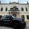I carabinieri davanti al municipio di Santa Maria di Sala