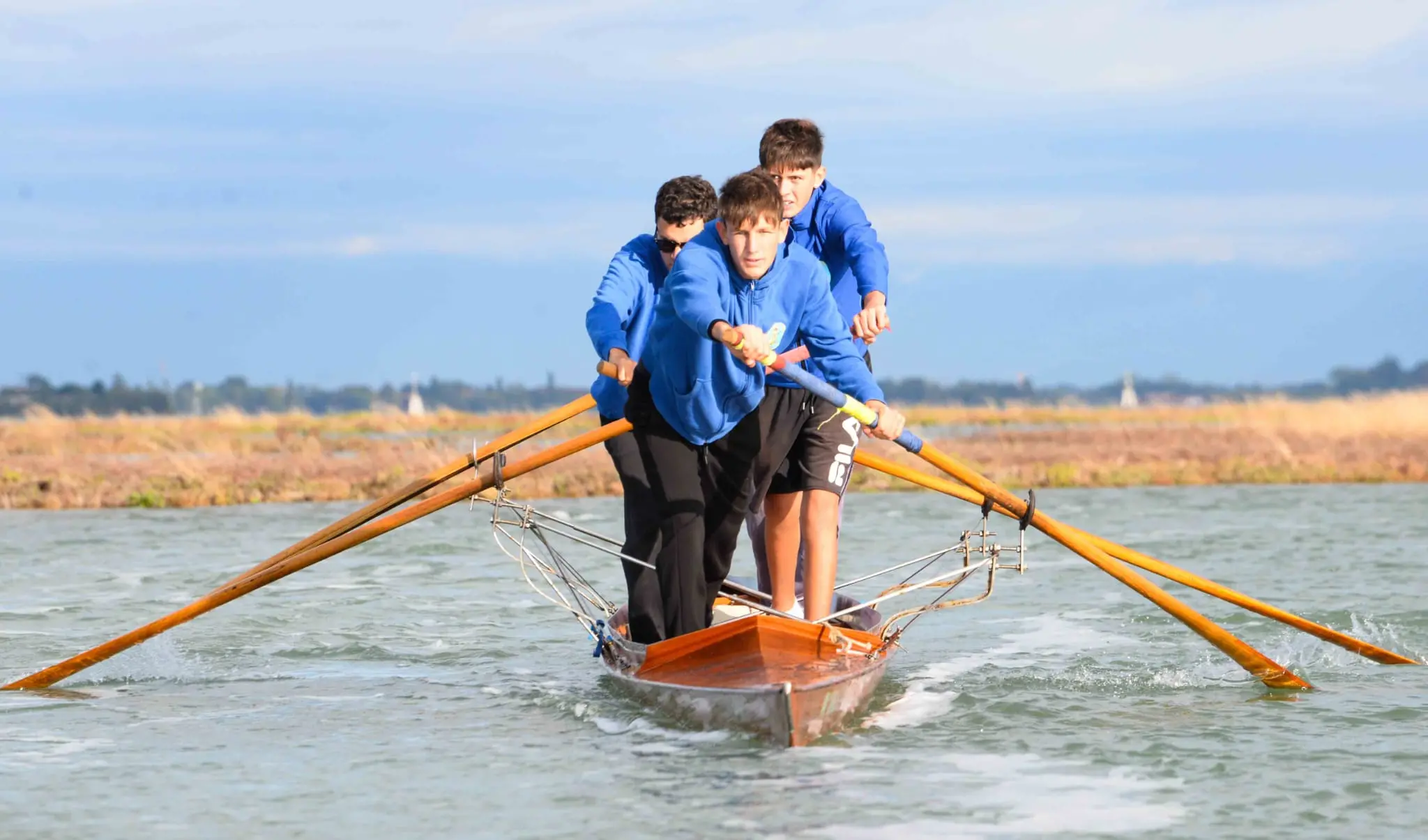 I ragazzi della Querini sulla veneta a quattro remi