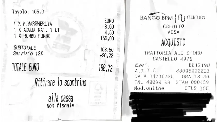 Lo scontrino ricevuto dalla coppia di turisti
