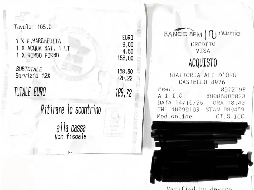 Lo scontrino ricevuto dalla coppia di turisti