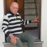 Guido Zanet mostra i segni dell’effrazione sul portoncino di casa