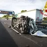 Furgone di vernici ribaltato in A27