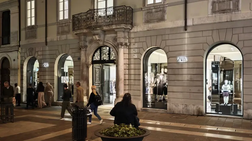 Il negozio Zara a Trieste (foto Andrea Lasorte)
