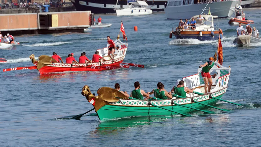 Il galeone di Venezia in testa durante la regata