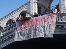 La prospettiva è quella di una mobilitazione più larga, capace di mettere insieme studenti, lavoratori e associazioni