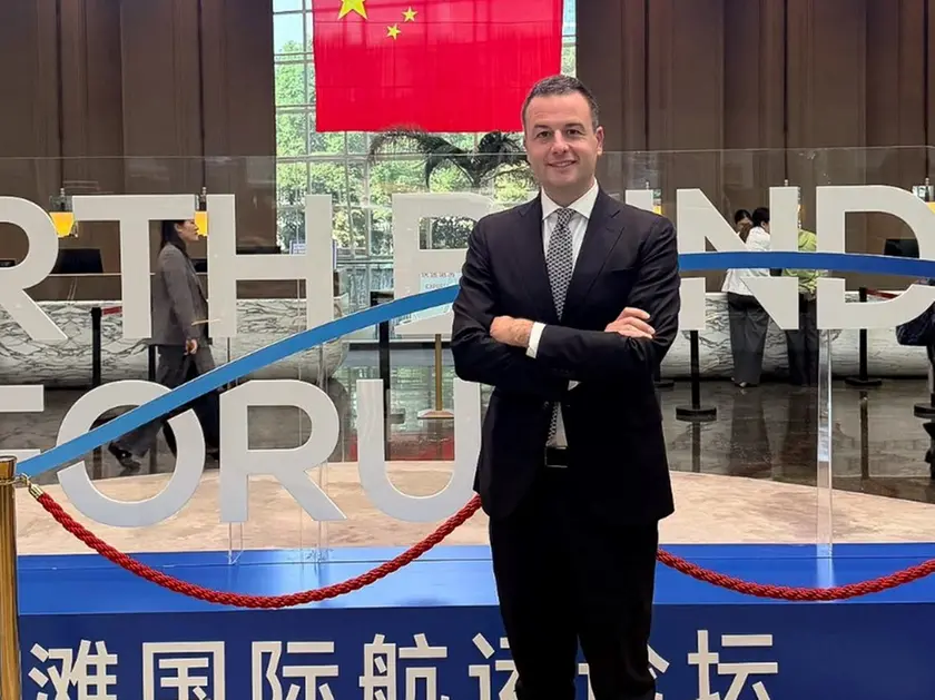 Il sindaco di Venezia Simone Venturini durante una delle tappe del viaggio istituzionale a Shanghai