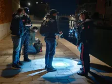 Il sopralluogo della polizia sul luogo della sparatoria