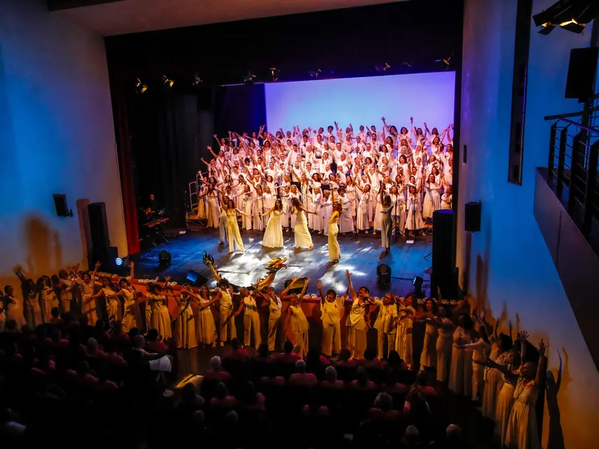 Un concerto sul palco del teatro Toniolo a Mestre